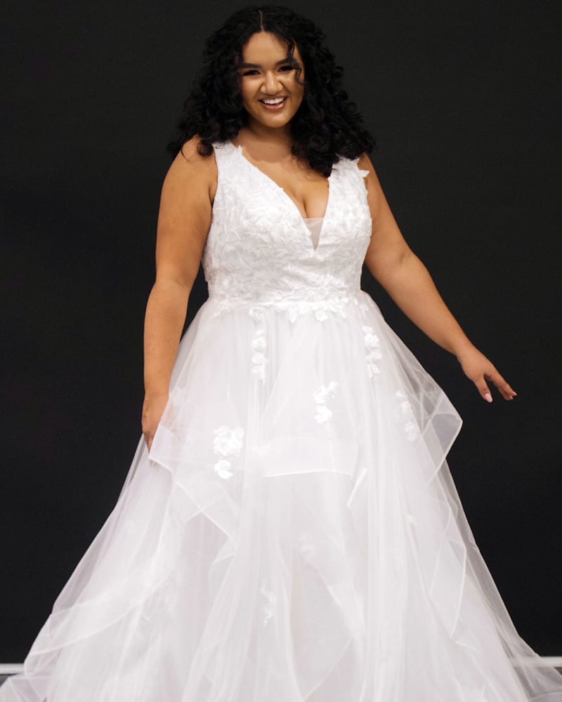 Front of a model wearing a size 28 Genevieve Wedding Dress in Ivory by Sydney's Closet. | dia_product_style_image_id:285925